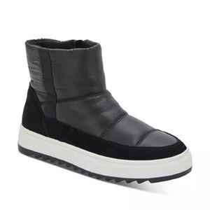 Blondo Black and White winter fall Waterproof boots with tread size 5.5